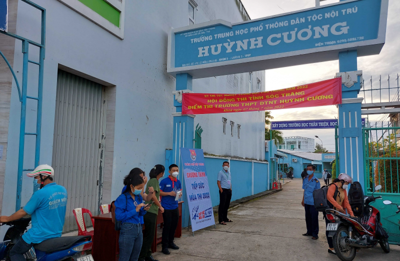 HOẠT ĐỘNG CÚNG TRĂNG TẠI TRƯỜNG THPT DTNT HUỲNH CƯƠNG